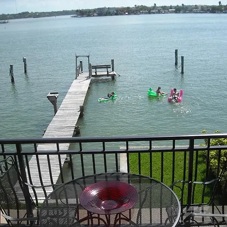 Mediterranean Three Story Beach Townhouse St. Pete Beach Exterior photo
